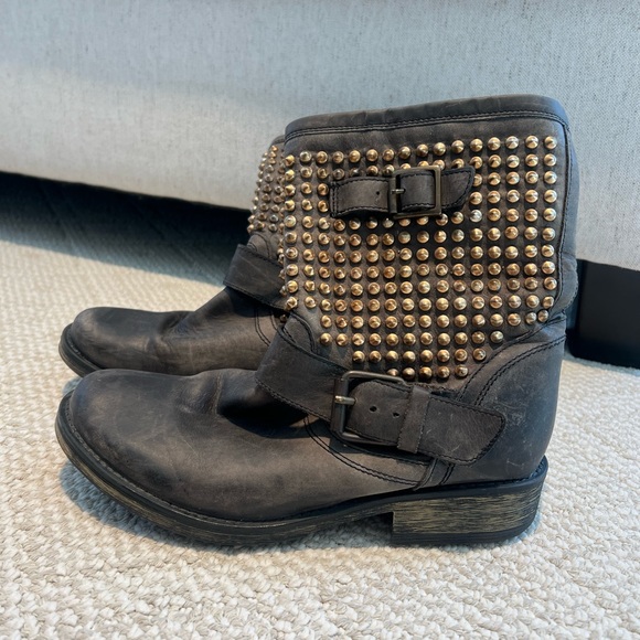 Steve Madden black Monicaa gold studded motorcycle boots | Size 8.5 | Preowned - Picture 9 of 9